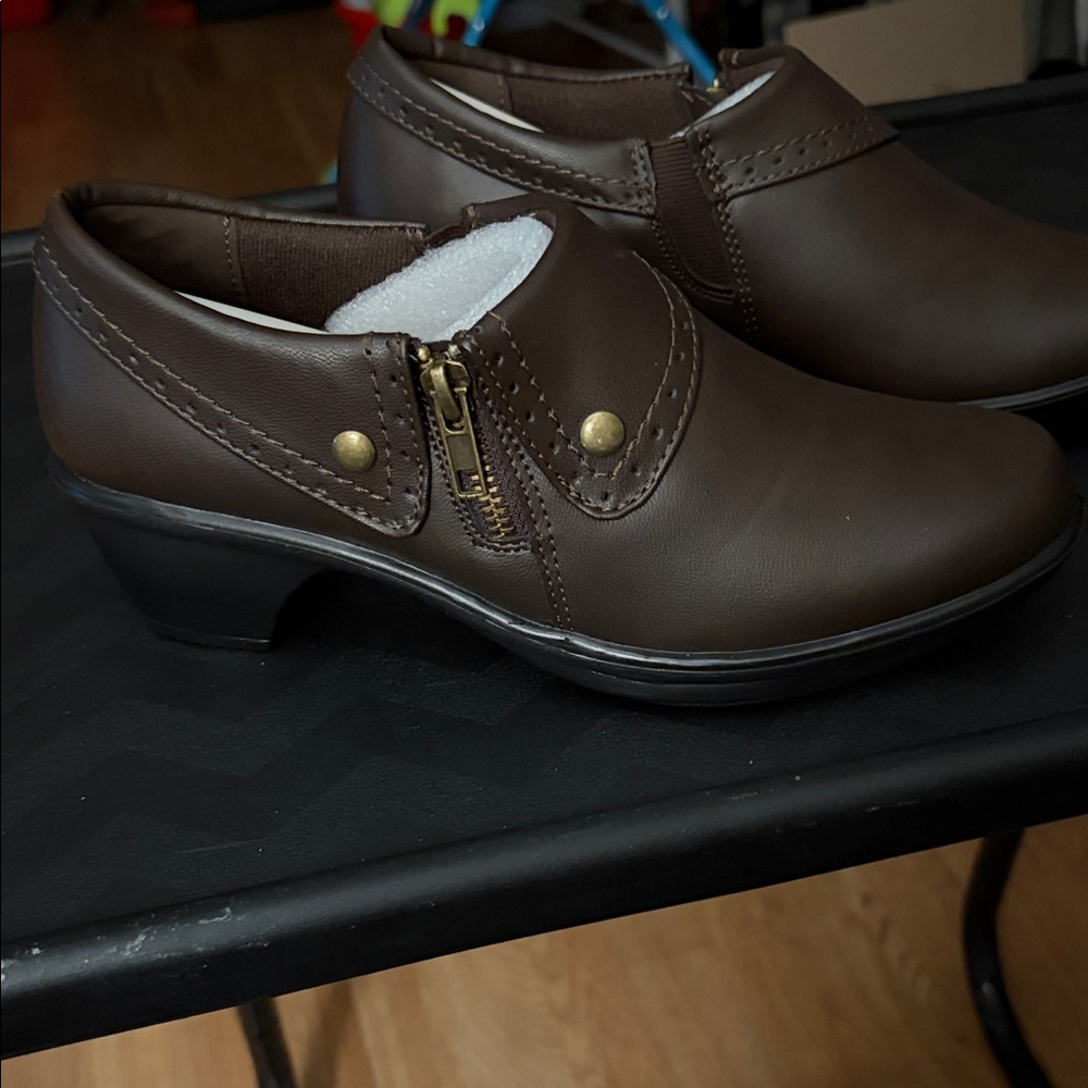 Easy Street Comfort Wave Brown Side Zip Ankle Boots Size 61/2